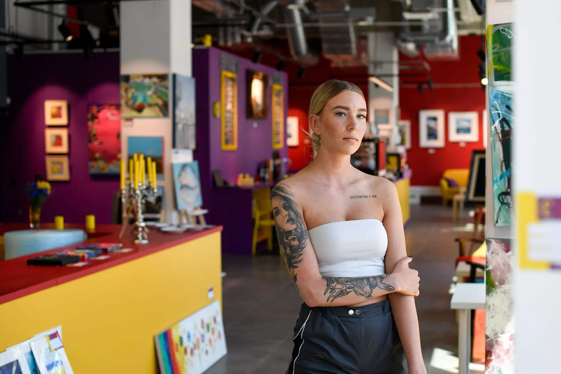 Creative Director Mara Voss im Studio