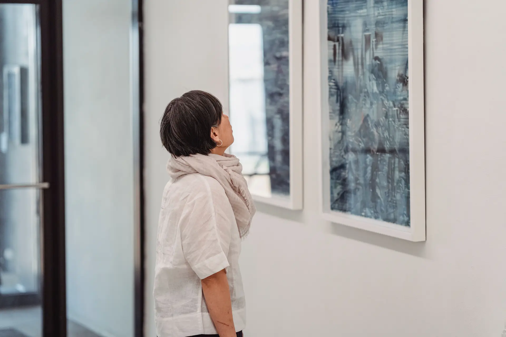Creative Director Mara Voss im Studio